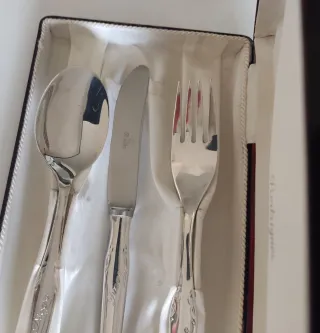 CRUZ DE MALTA CONJUNTO DE CUBIERTOS ESTUCHE