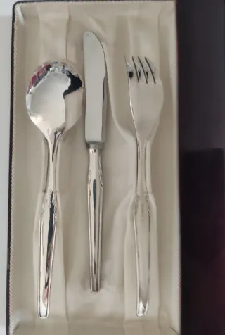 CRUZ DE MALTA CONJUNTO DE CUBIERTOS ESTUCHE