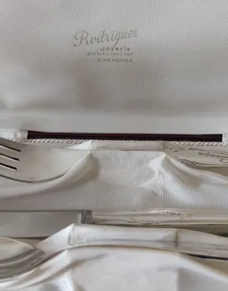 CRUZ DE MALTA CONJUNTO DE CUBIERTOS ESTUCHE