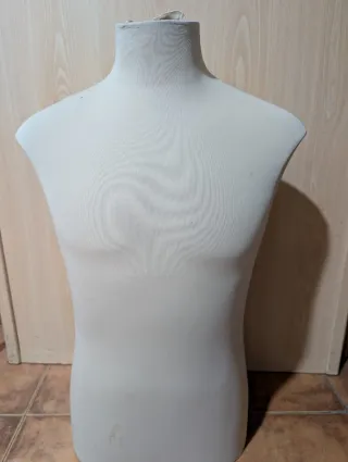 Maniquí de sastre beige