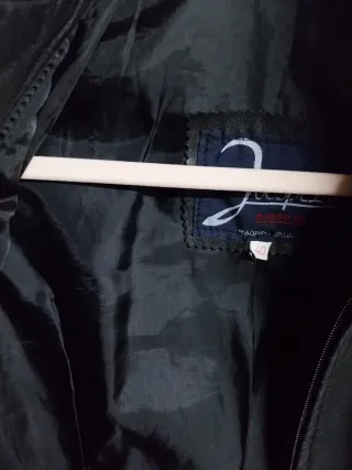 Cazadora de cuero negra