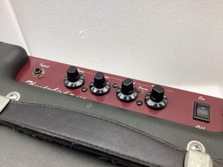 amplificador bajo behringer thunderbird bx 108