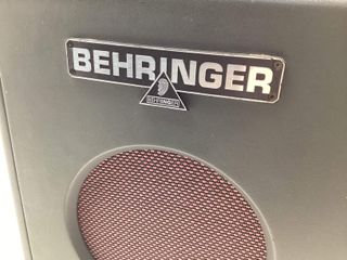 amplificador bajo behringer thunderbird bx 108