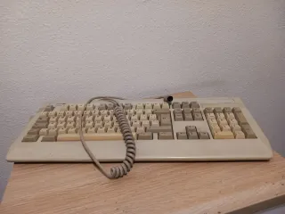 Teclado Amstrad Vintage Beige