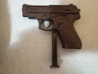 Pistola de juguete negra