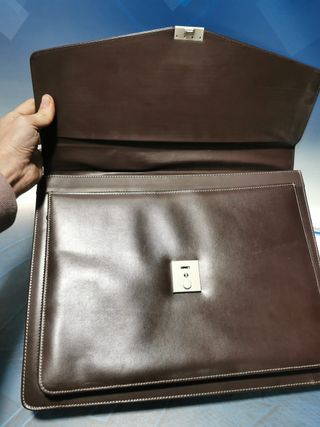 maletín marrón, polipiel   41x33x7 cm