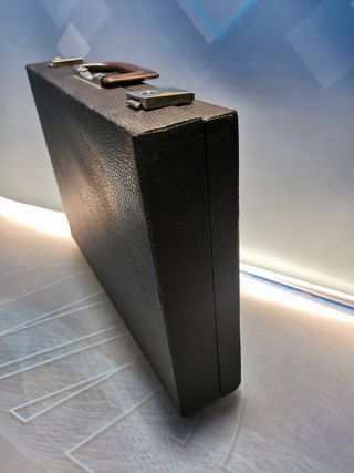 maletín, medidas 43x30x8 cm. clasificador