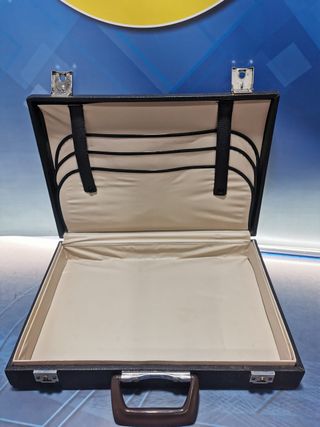 maletín, medidas 43x30x8 cm. clasificador