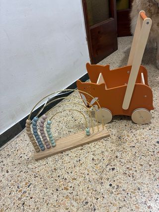 Caminador de madera con diseño de zorro