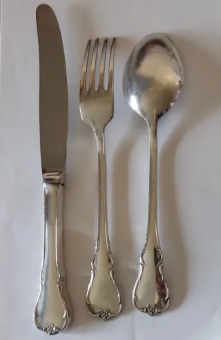 2 JUEGOS CUBIERTOS BAÑADOS EN PLATA