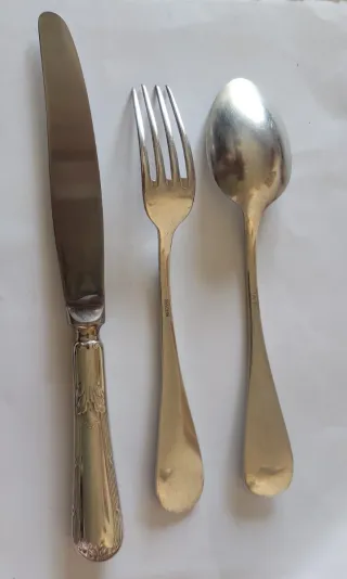 2 JUEGOS CUBIERTOS BAÑADOS EN PLATA