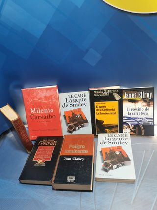 NOVELA NEGRA, 8 libros, uno repetido