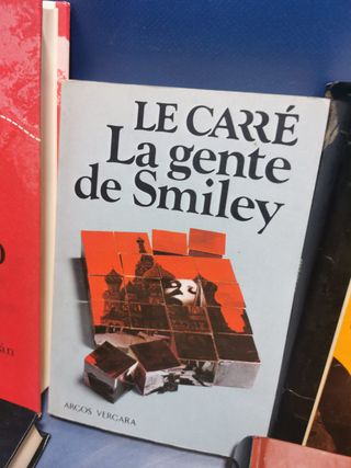 NOVELA NEGRA, 8 libros, uno repetido