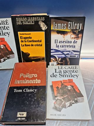 NOVELA NEGRA, 8 libros, uno repetido