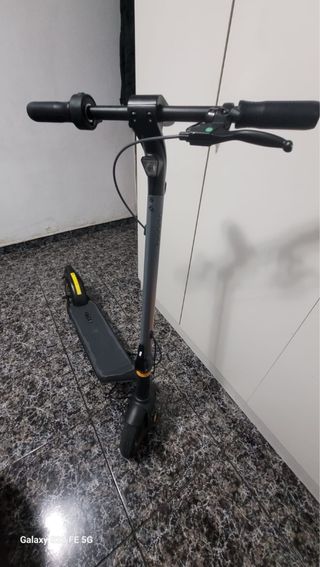 Patinete Eléctrico Negro y Amarillo