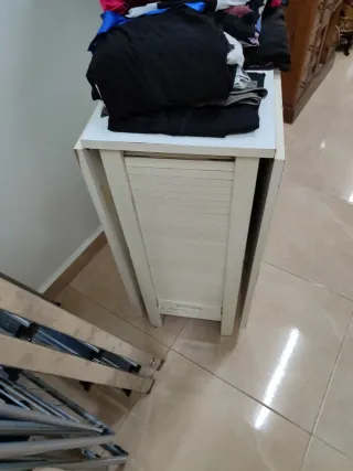 Mesa plegable blanca