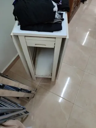 Mesa plegable blanca