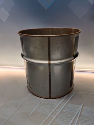 Cubo papelera infantil metálica, años 80 de la marca Balvi.  Walt Disney. Mickey