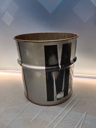 Cubo papelera infantil metálica, años 80 de la marca Balvi.  Walt Disney. Mickey