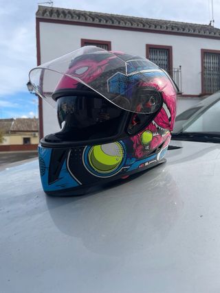 Casco moto diseño llamativo