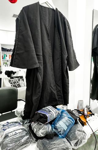 Kimonos de peluquería negros