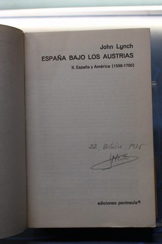 Libros. España bajo los Austrias 2. España y América – Lynch.