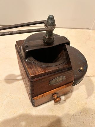 Molinillo de café Mutzig Framon antiguo