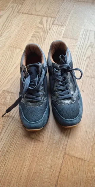 Pepe Jeans zapatillas grises con detalles plateado