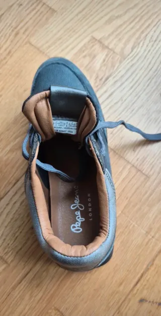 Pepe Jeans zapatillas grises con detalles plateado