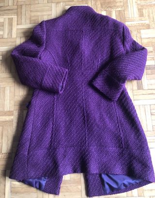 Abrigo largo morado mujer Cortefiel.