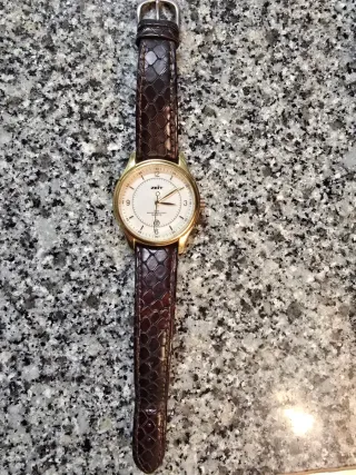 Relógio Zeit Dourado com Pulseira de Couro