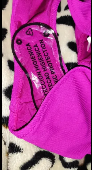 Bañador fucsia acanalado con lazo