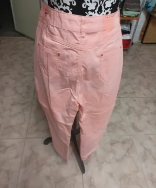 Pantalón melón talla M con cremalleras doradas