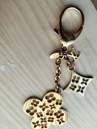 Louis Vuitton Charm Flor Ivy Dorado