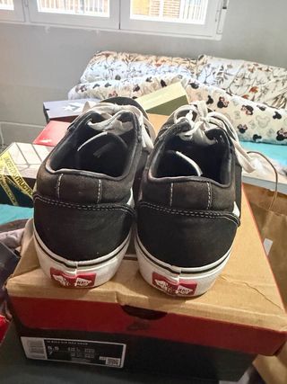 Zapatillas Vans Negras y Blancas