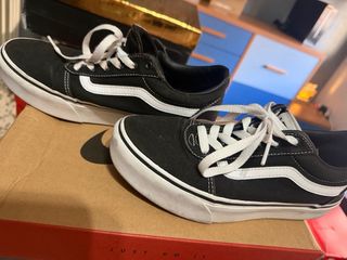 Zapatillas Vans Negras y Blancas