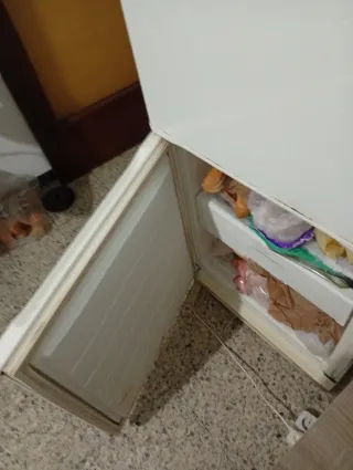 Nevera grande blanca