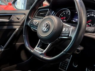 VOLKSWAGEN Golf GTI 2.0 TSI 220CV BMT