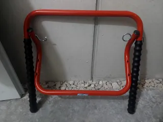 2 soportes de pared para 2 bicicletas cada uno.
