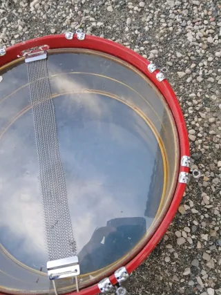 Tambor Hunsuy con aro rojo