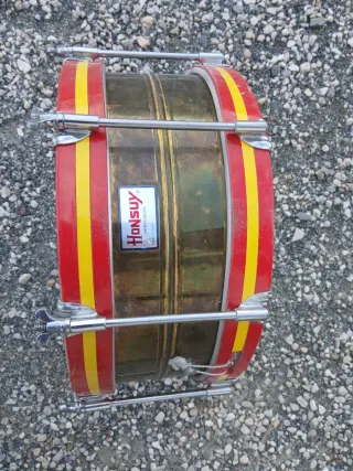 Tambor Hunsuy con aro rojo