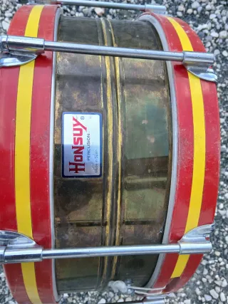 Tambor Hunsuy con aro rojo