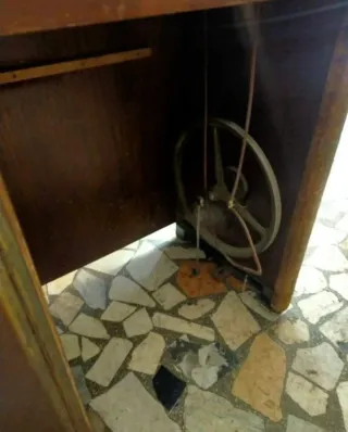 Macchina da cucire antica Necchi