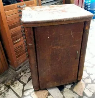 Macchina da cucire antica Necchi