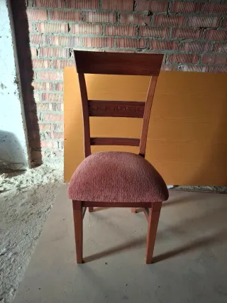 Sillas de madera color nogal tapizadas