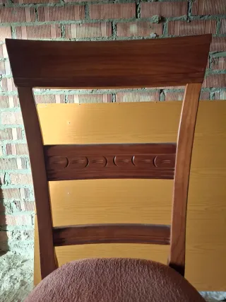 Sillas de madera color nogal tapizadas