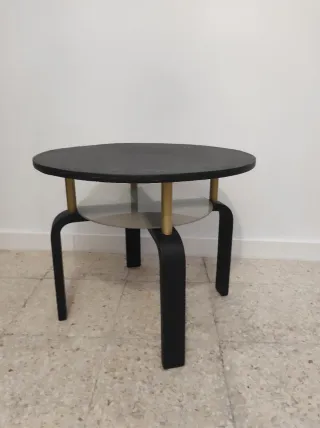 Mesa centro negra y dorada