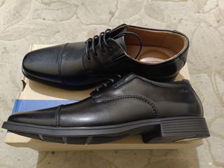 Zapatos Clarks negros talla 42.5 de piel