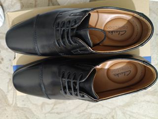 Zapatos Clarks negros talla 42.5 de piel