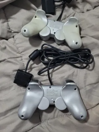 2 Mandos PS2 Plateados (Sony) piezas o reparar